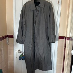 LONDON FOG Gray Check rain coat
